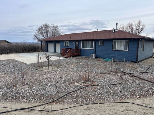 94 Cliff Dr, Riverton, WY, 82501-8800 | Card Image