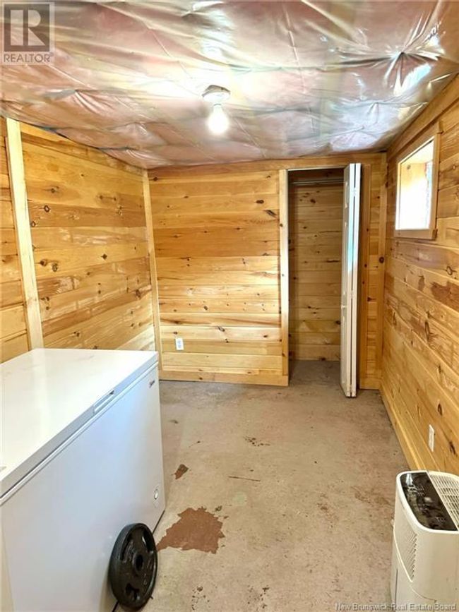 976 Pleasant Dr, House other with 6 bedrooms, 3 bathrooms and null parking in Minto NB | Image 37