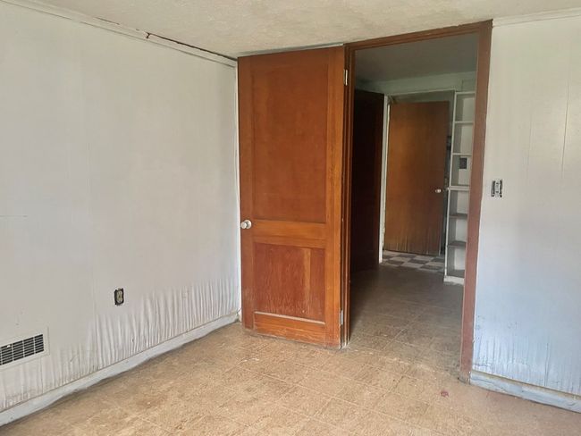 334 Old Kentucky Tpke, House other with 4 bedrooms, 3 bathrooms and null parking in Cedar Bluff VA | Image 17