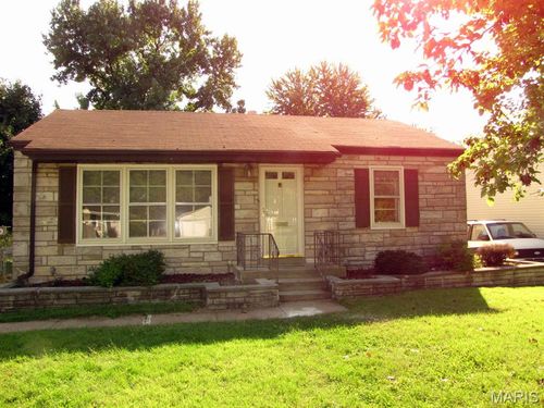 220 Du Bourg Ln, Florissant, MO, 63031-8416 | Card Image