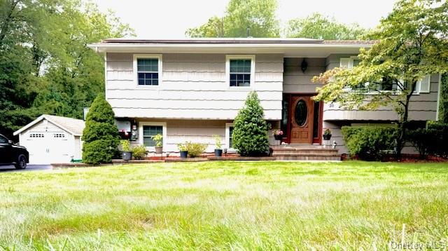 Scher Dr, New City, NY 10956