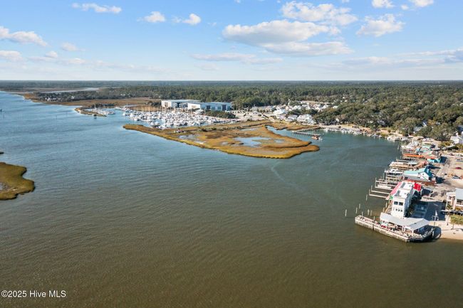 233 Ne 70 Th St, House other with 3 bedrooms, 2 bathrooms and null parking in Oak Island NC | Image 81