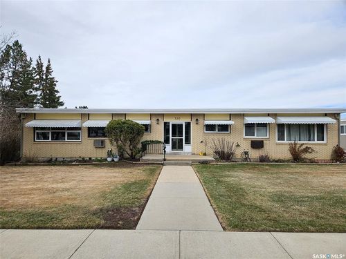 8-320 13th Ave Ne, Swift Current, SK, S9H2W1 | Card Image