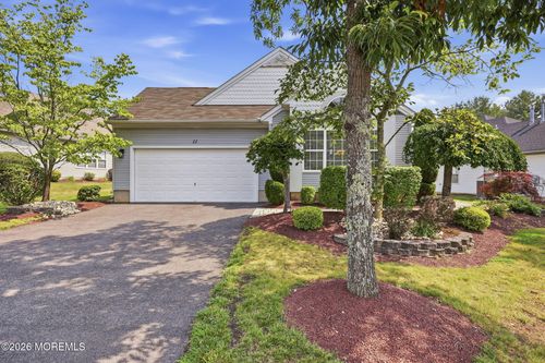 11 Narrowbrook Ct, Manalapan, NJ, 07726-8964 | Card Image