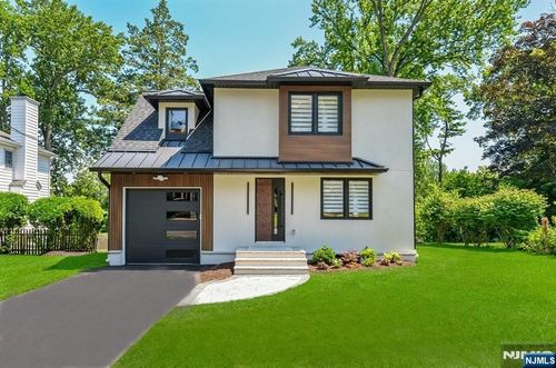 72 Roosevelt St, Cresskill, NJ, 07626-1330 | Card Image