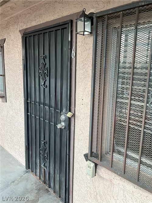 unit-6-3712 Royal Crest St, Las Vegas, NV, 89119-7004 | Card Image