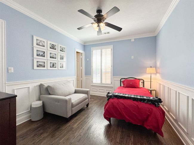 Guest Bedroom down with walk-in closet. | Image 20