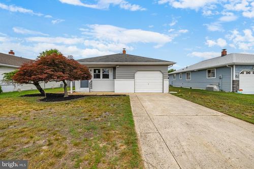 27 Harrington Dr S, Toms River, NJ, 08757-4008 | Card Image