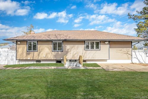 20 Bowling Ln, Deer Park, NY, 11729-6706 | Card Image