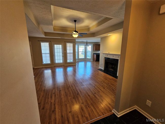 Foyer looking at Great Rm | Image 7