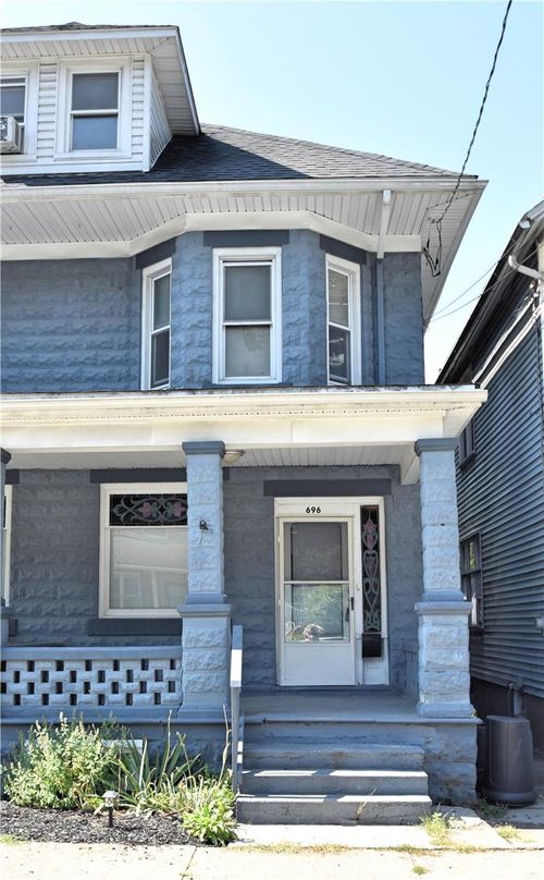 696 S Main St, Bangor, PA, 18013-2828 | Card Image