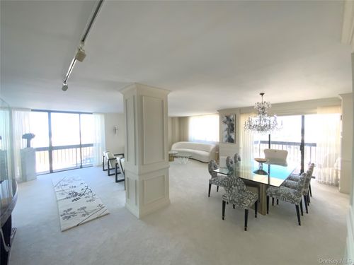 17e-27010 Grand Central Pkwy, Floral Park, NY, 11005 | Card Image