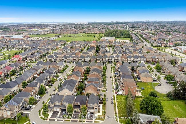 12 Torraville St, House other with 7 bedrooms, 6 bathrooms and 4 parking in Brampton ON | Image 6