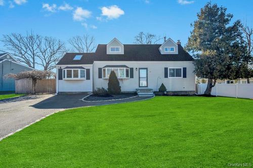 10 Continental Dr, Port Jefferson Station, NY, 11776-4212 | Card Image