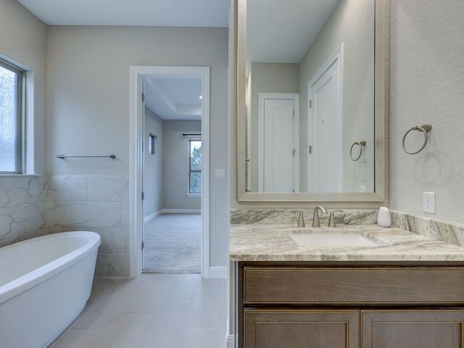 Two vanities with gorgeous quartztite tops | Image 22