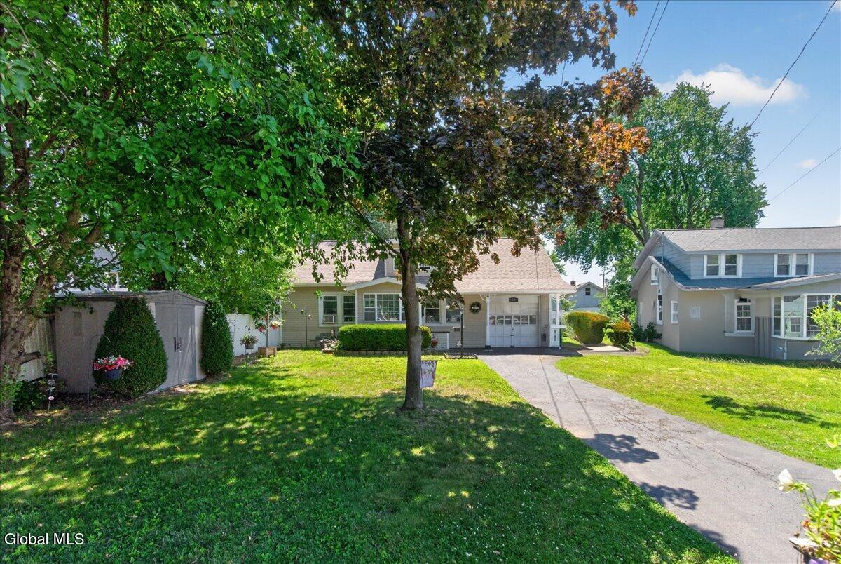 Residential in Colonie 3