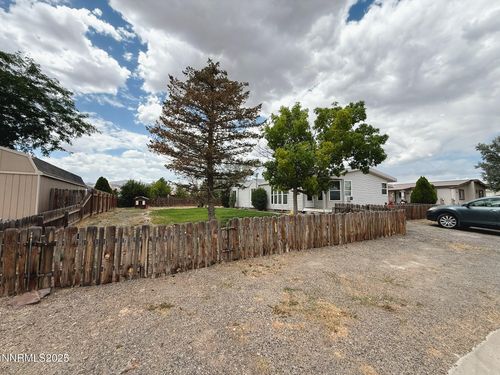 102 Manhatten Dr, Battle Mountain, NV, 89820-2390 | Card Image