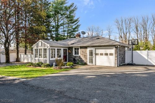 54 Academy Ln, Chester, NJ, 07930-2088 | Card Image