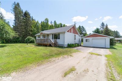 161 Forest Lake Rd, House other with 3 bedrooms, 1 bathrooms and 9 parking in Sundridge ON | Image 1