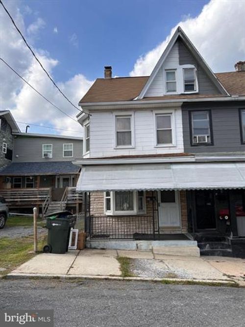111 W Union St, TAMAQUA, PA, 18252-1320 | Card Image