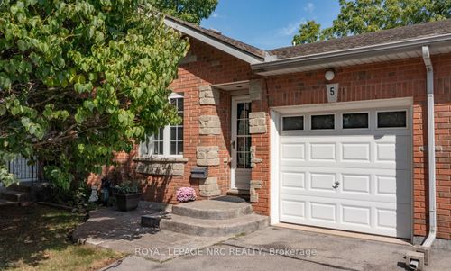 5 Kinsman Crt, Fonthill, ON, L0S1E3 | Card Image