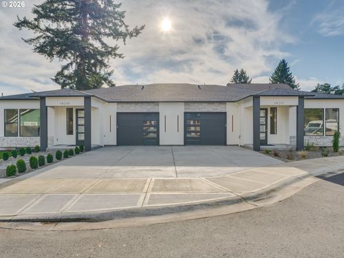 14217 Ne 42nd Cir, Vancouver, WA, 98682-6700 | Card Image
