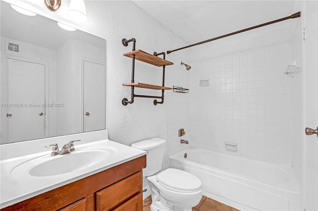 APT-811 - 833 Riverside Dr, Condo with 2 bedrooms, 1 bathrooms and null parking in Coral Springs FL | Image 8