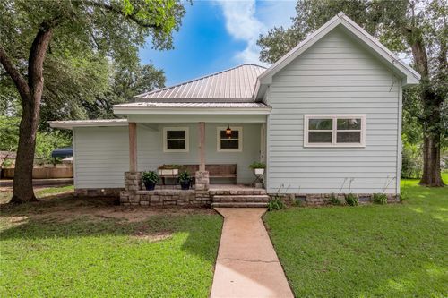 105 N Texas St, Madisonville, TX, 77864-1550 | Card Image