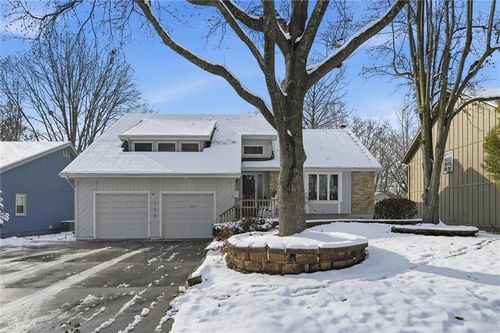 708 Sw Savannah Dr, Lee's Summit, MO, 64081-2367 | Card Image