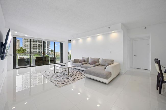 903 - 4000 Island Blvd, Condo with 2 bedrooms, 2 bathrooms and null parking in Aventura FL | Image 5