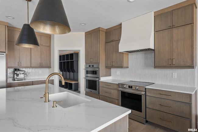24024 185 Th St, House other with 4 bedrooms, 4 bathrooms and null parking in Bettendorf IA | Image 5