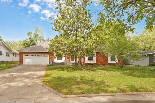 1919 E Meadow Dr, Springfield, MO, 65804-4432 | Card Image