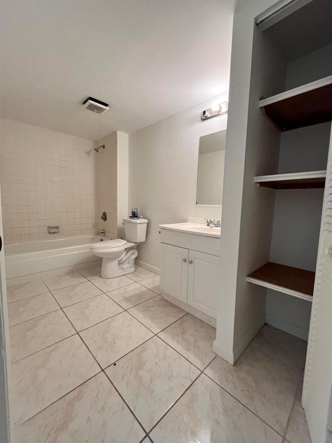 4204 Waterview Cir, Condo with 2 bedrooms, 3 bathrooms and null parking in Palm Springs FL | Image 42