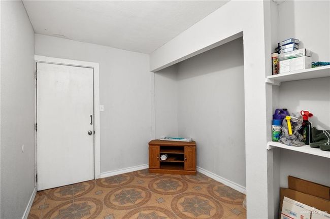 View of foyer entrance | Image 12