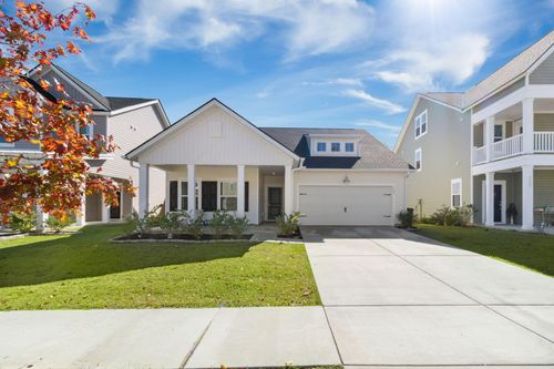 225 Red Bluff St, Summerville, SC, 29483-8197 | Card Image