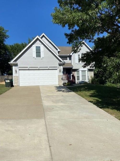 527 S Valley Dr, Lansing, KS, 66043-6249 | Card Image