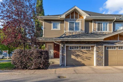 7 W Coach Manor Sw, Calgary, AB, T3H1R7 | Card Image