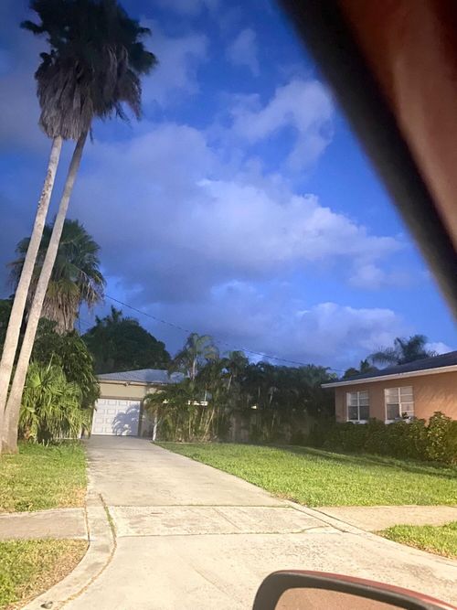 135 Hawthorne Dr, Lake Park, FL, 33403-2829 | Card Image