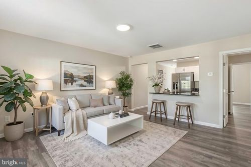 208 White Violet Way, KEARNEYSVILLE, WV, 25430-2202 | Card Image