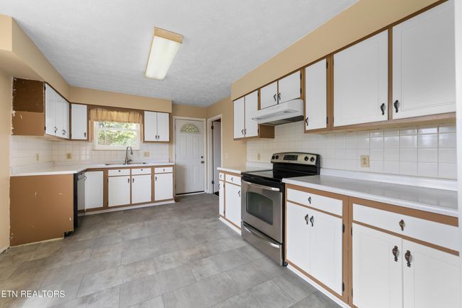 320 Redbird Cir, House other with 3 bedrooms, 2 bathrooms and null parking in Cumberland Gap TN | Image 10