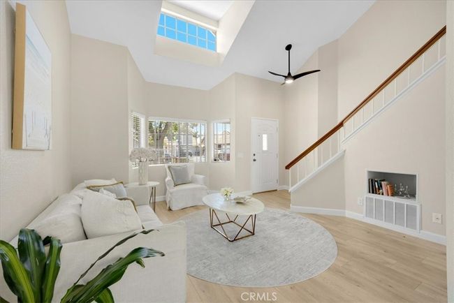 Living area and Stairs | Image 10