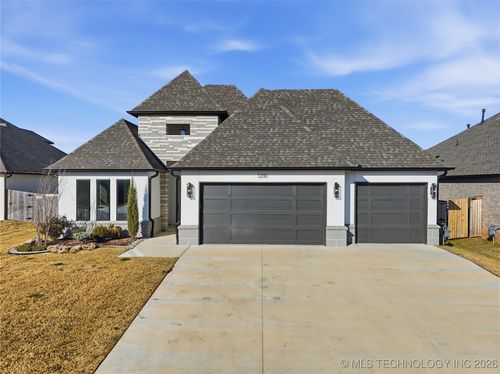 3200 W Tucson Ct, Broken Arrow, OK, 74011-1943 | Card Image