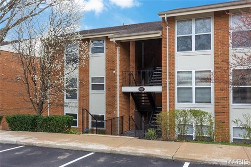 101-1968 Greenglen Dr, Kirkwood, MO, 63122-5226 | Card Image