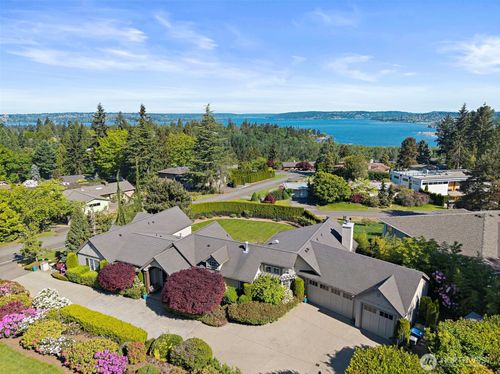 3232 98th Ave Ne, Bellevue, WA, 98004-1813 | Card Image
