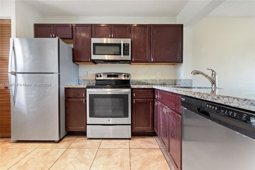 10-880 Ne 207th Ter, Miami, FL, 33179-1979 | Card Image