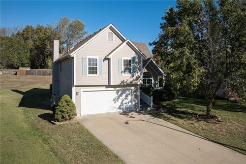 1303 Kimberly Dr, Warrensburg, MO, 64093-2575 | Card Image