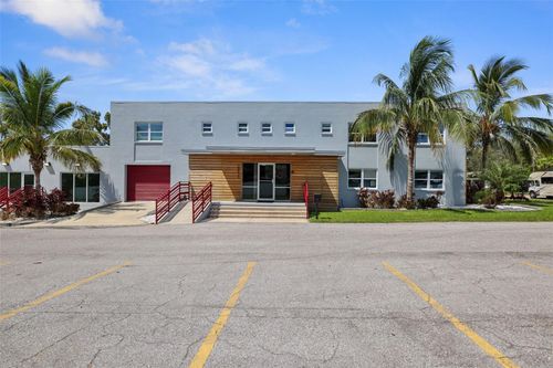 10830 Navajo Dr, ST PETERSBURG, FL, 33708-3116 | Card Image