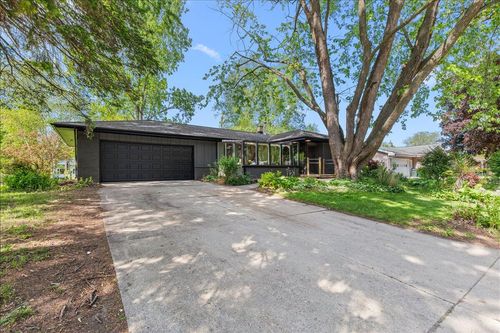 234 Green Valley Pl, West Bend, WI, 53095-4924 | Card Image