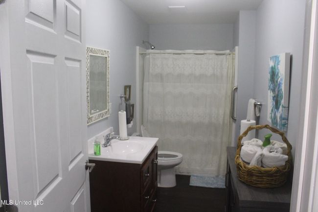 bathroom 2 | Image 15