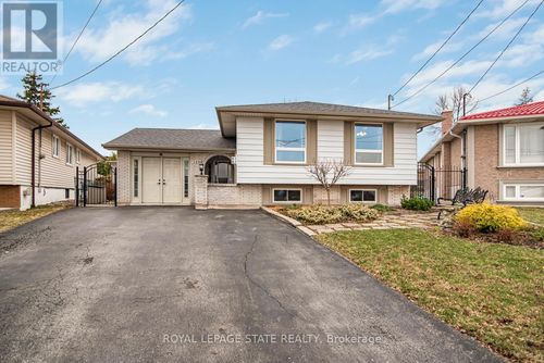 138 Greeningdon Dr, Hamilton, ON, L9A3A9 | Card Image